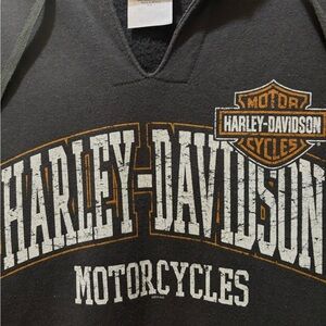 Harley Davidson black women’s sweatshirt. Size lg but fitted. Only worn twice !